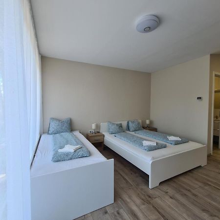 Oet Fenyo Apartmanhaz Siófok Buitenkant foto