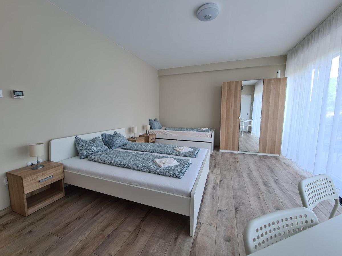 Oet Fenyo Apartmanhaz Siófok Buitenkant foto