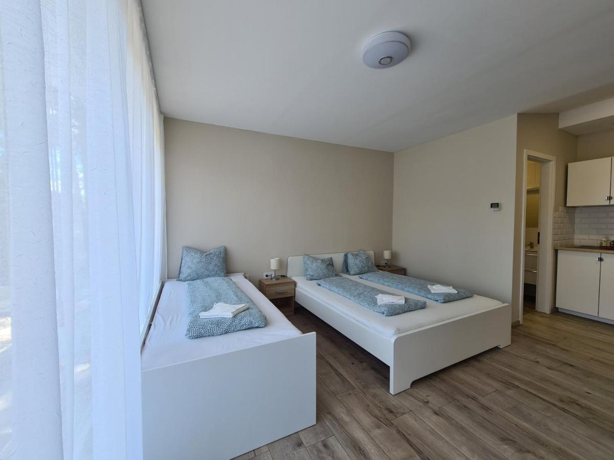 Oet Fenyo Apartmanhaz Siófok Buitenkant foto
