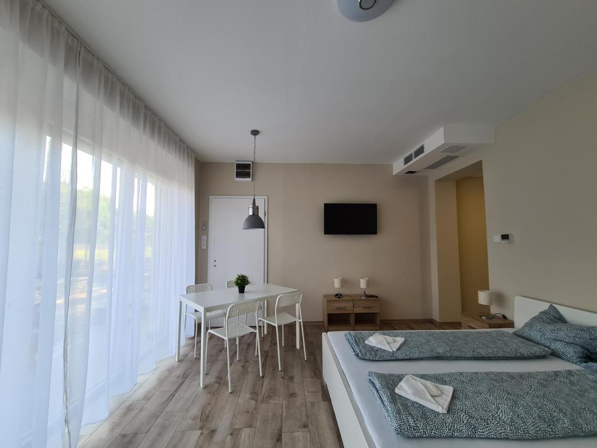 Oet Fenyo Apartmanhaz Siófok Buitenkant foto