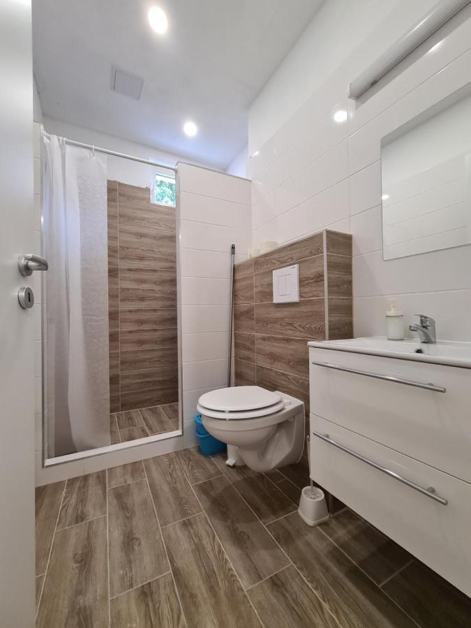 Oet Fenyo Apartmanhaz Siófok Buitenkant foto