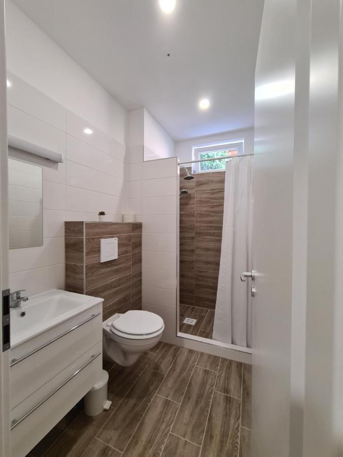 Oet Fenyo Apartmanhaz Siófok Buitenkant foto