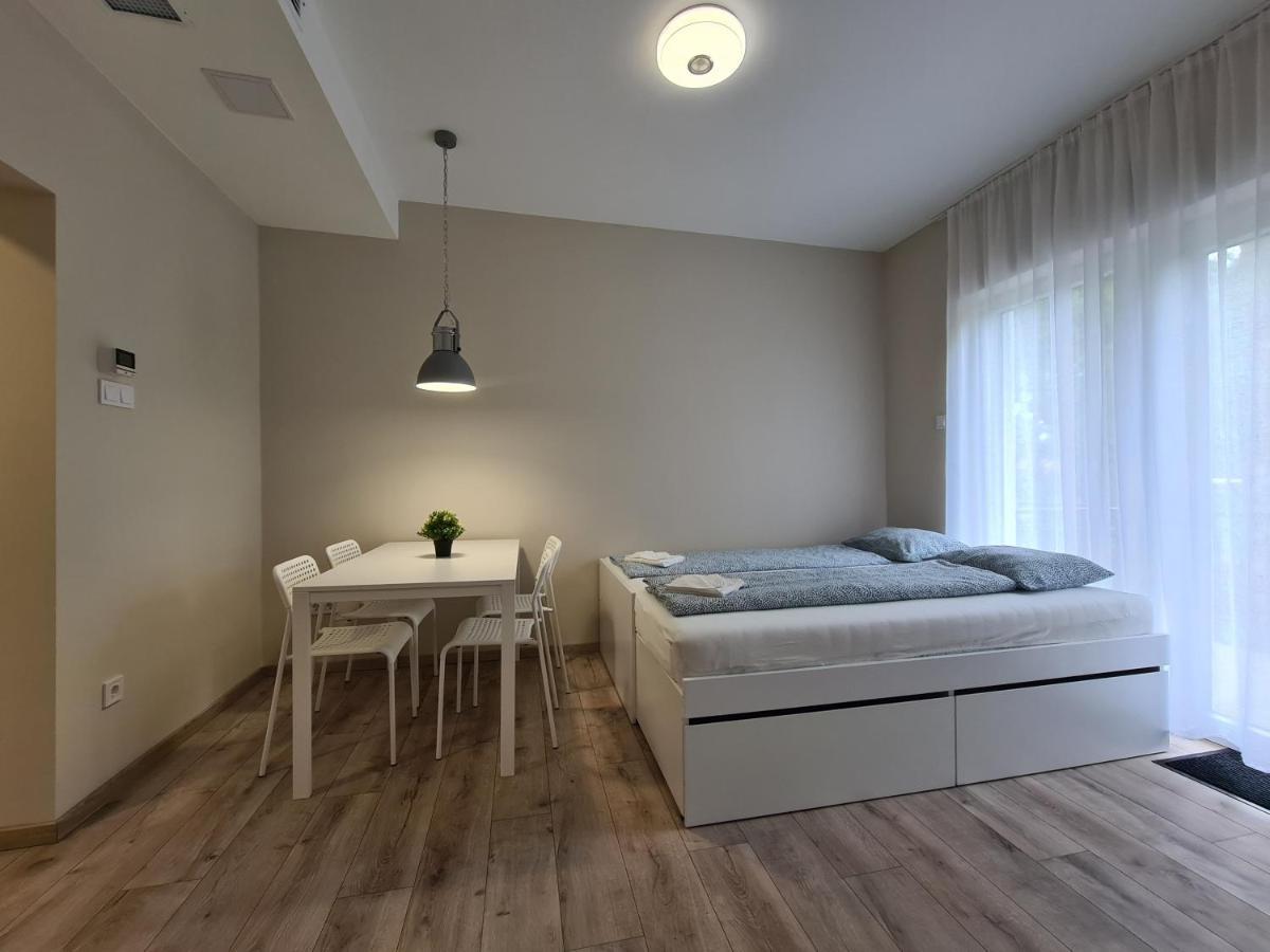 Oet Fenyo Apartmanhaz Siófok Buitenkant foto