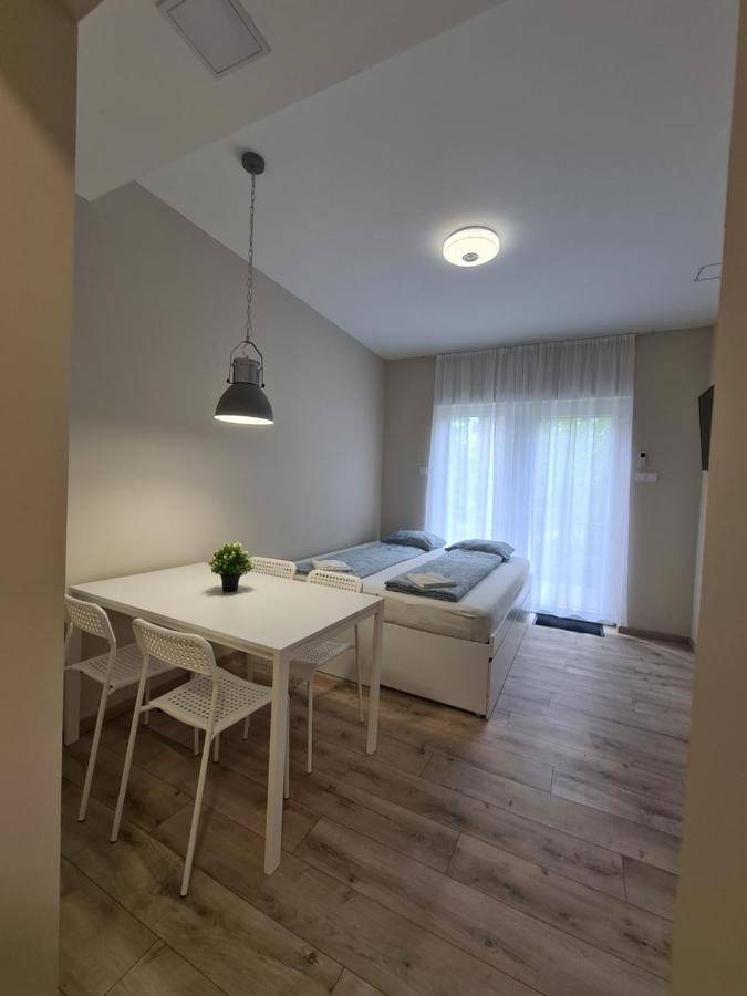 Oet Fenyo Apartmanhaz Siófok Buitenkant foto