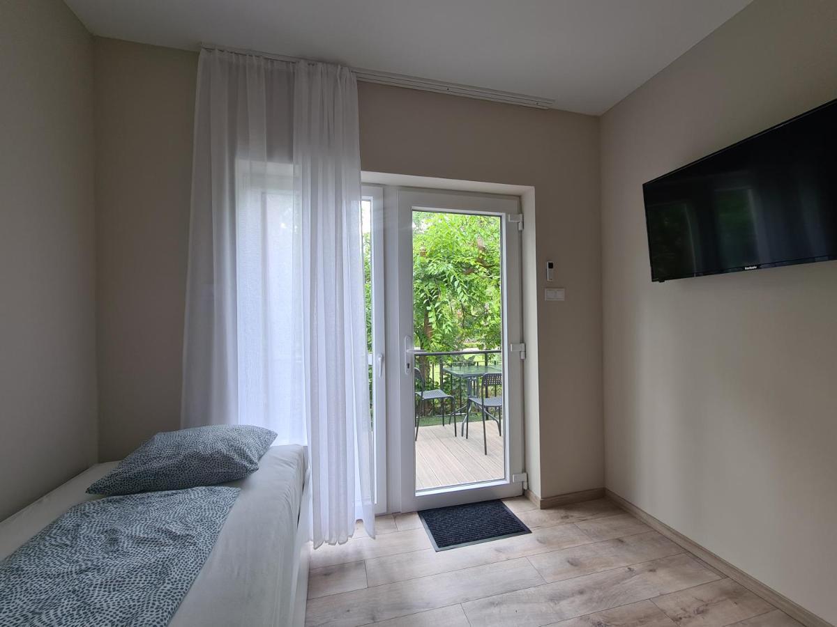 Oet Fenyo Apartmanhaz Siófok Buitenkant foto