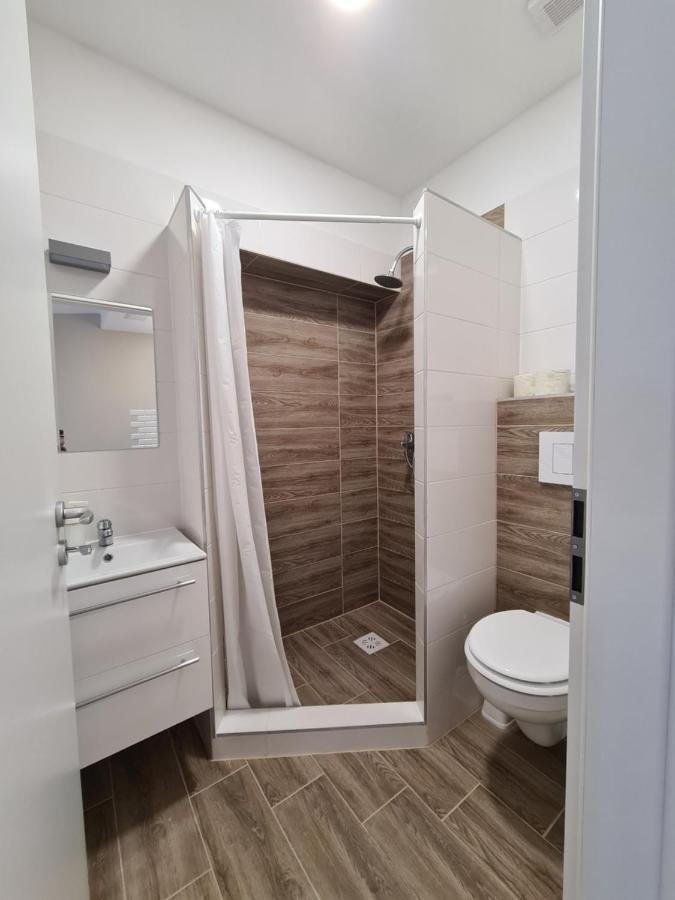 Oet Fenyo Apartmanhaz Siófok Buitenkant foto