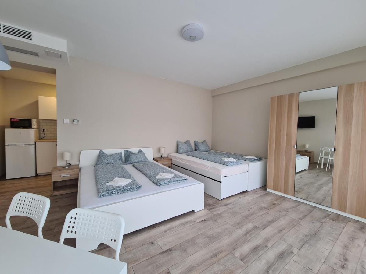 Oet Fenyo Apartmanhaz Siófok Buitenkant foto