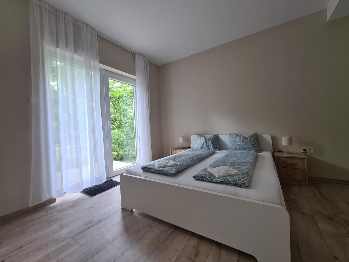 Oet Fenyo Apartmanhaz Siófok Buitenkant foto