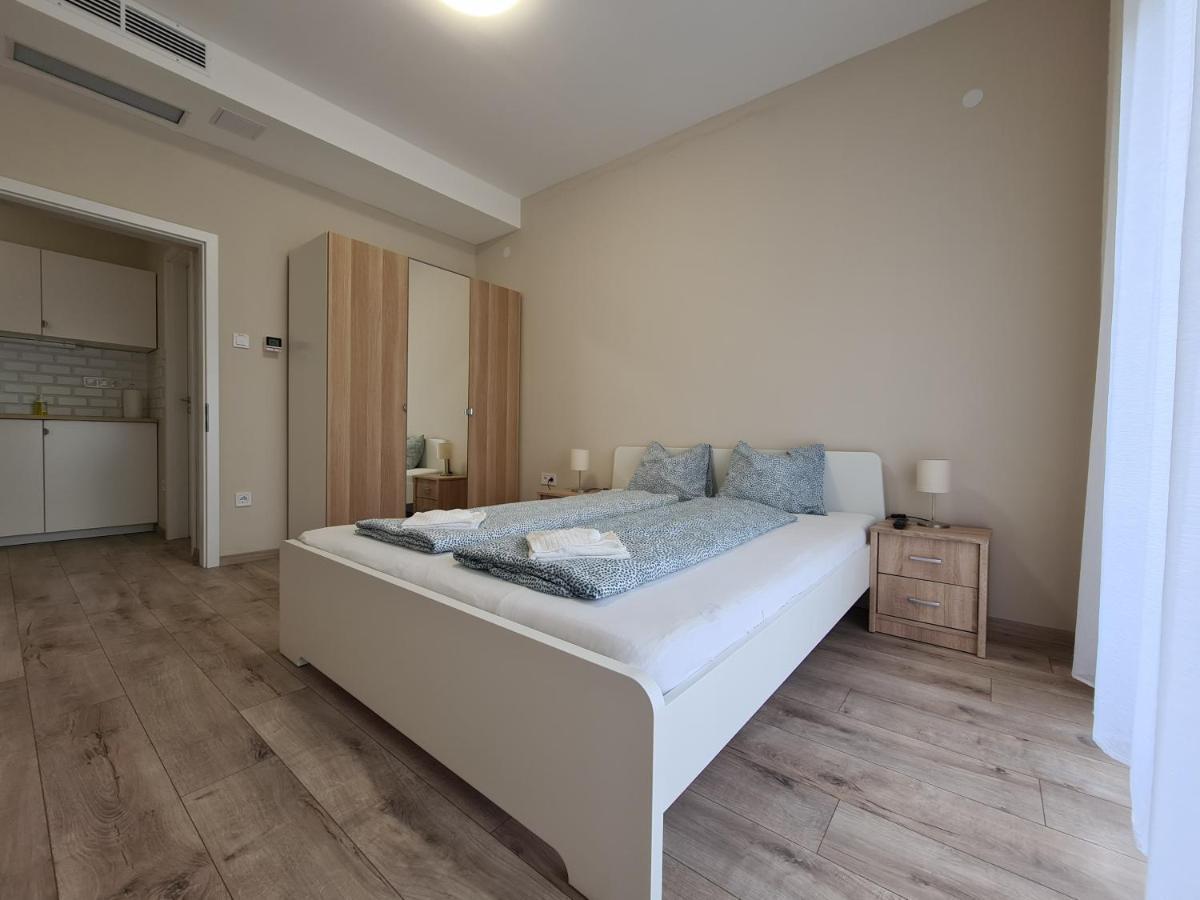 Oet Fenyo Apartmanhaz Siófok Buitenkant foto