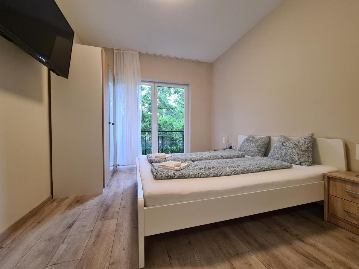 Oet Fenyo Apartmanhaz Siófok Buitenkant foto