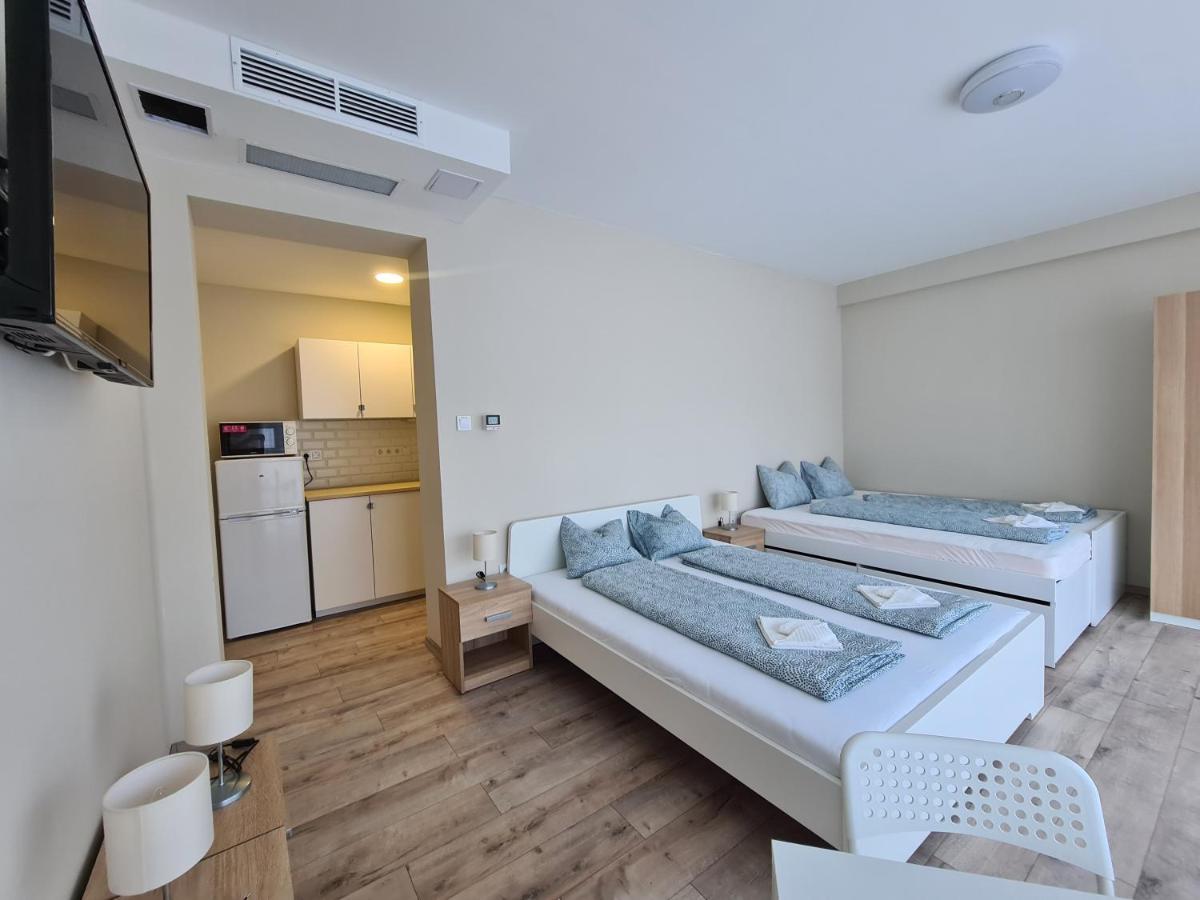 Oet Fenyo Apartmanhaz Siófok Buitenkant foto