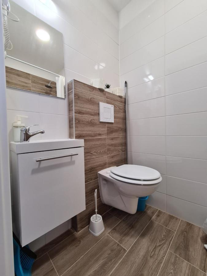 Oet Fenyo Apartmanhaz Siófok Buitenkant foto