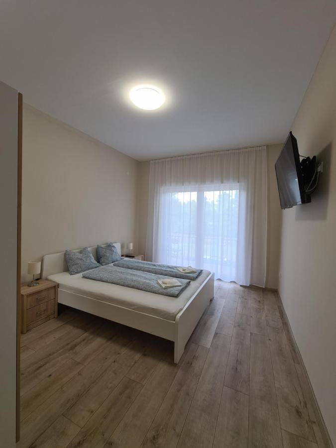 Oet Fenyo Apartmanhaz Siófok Buitenkant foto