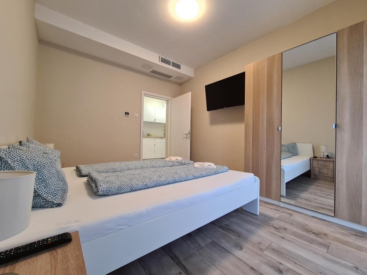 Oet Fenyo Apartmanhaz Siófok Buitenkant foto