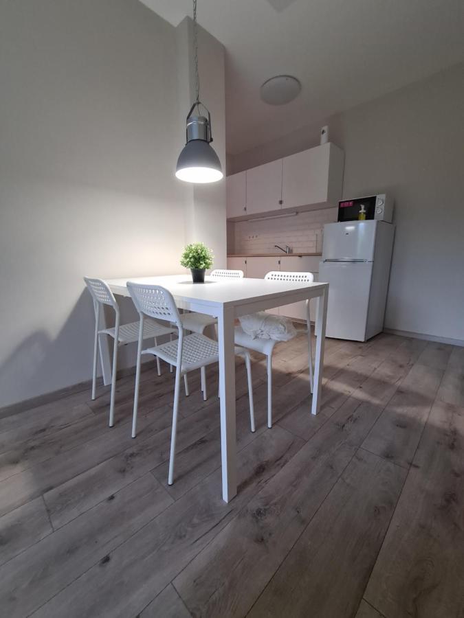 Oet Fenyo Apartmanhaz Siófok Buitenkant foto