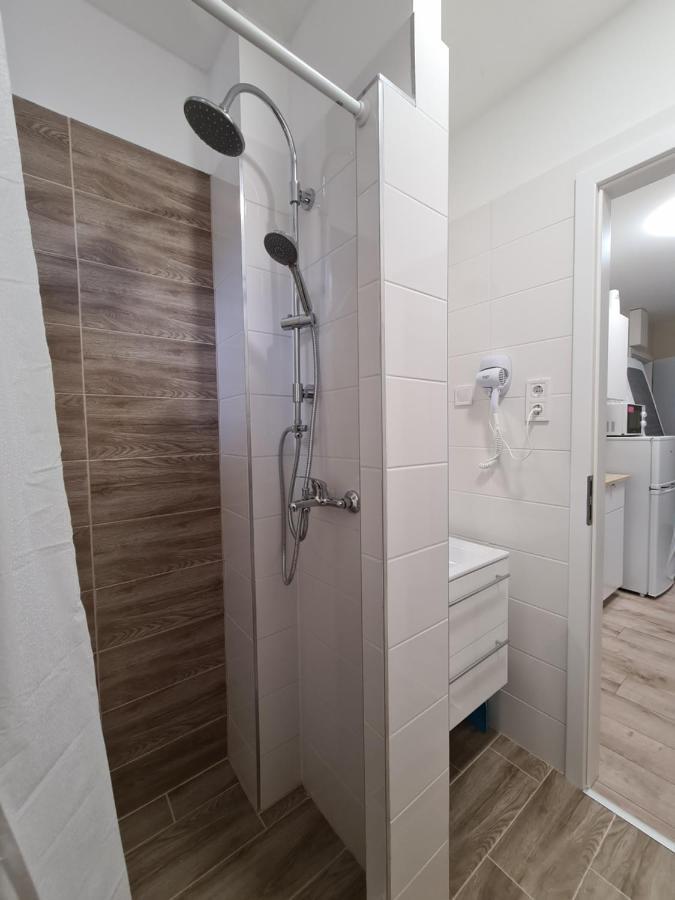Oet Fenyo Apartmanhaz Siófok Buitenkant foto