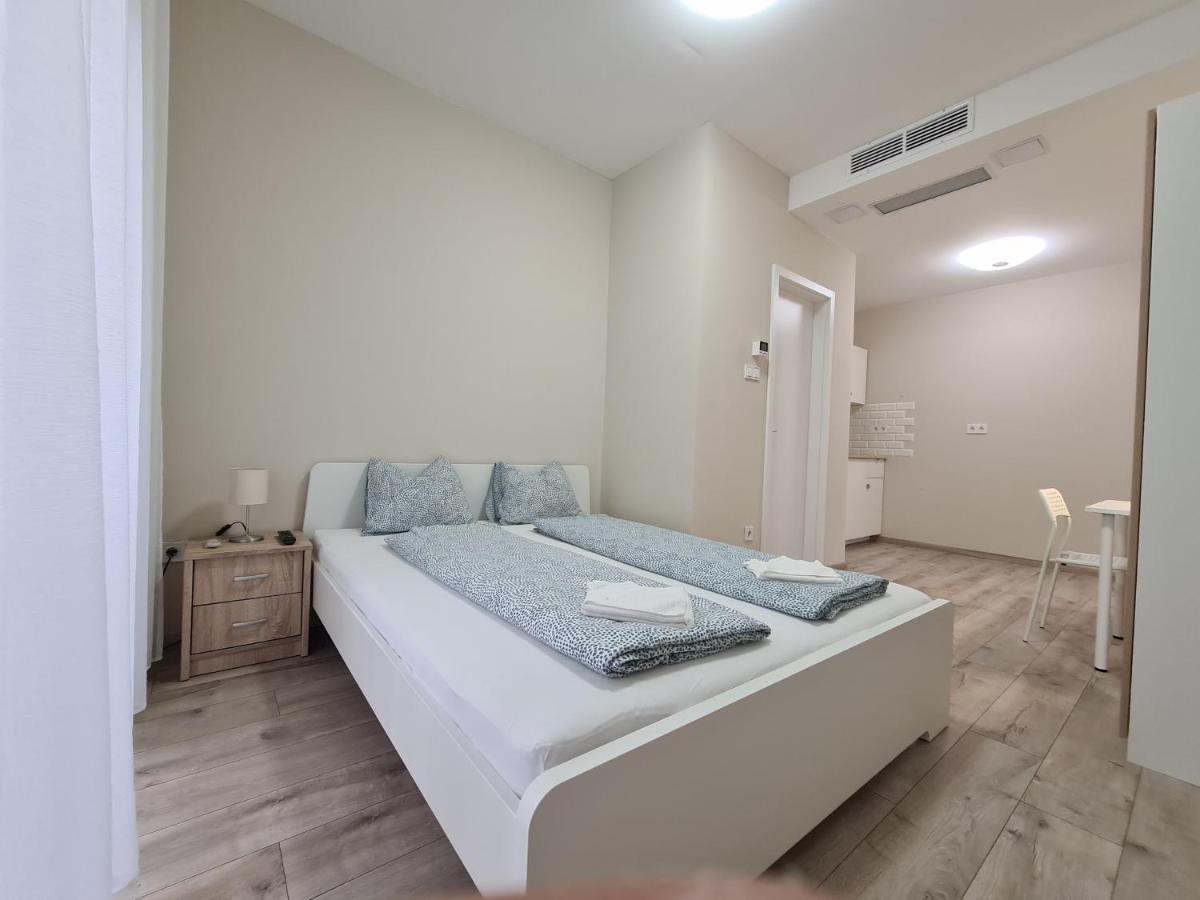 Oet Fenyo Apartmanhaz Siófok Buitenkant foto