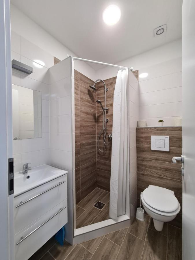 Oet Fenyo Apartmanhaz Siófok Buitenkant foto